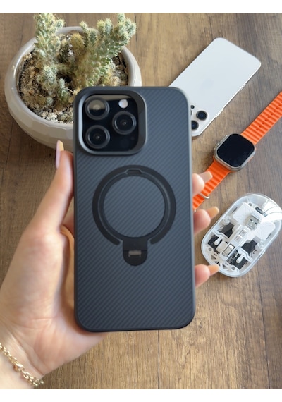 Apple iPhone 14 Pro Max Uyumlu Karbon Desenli Standlı Ve Magsafe Uyumlu Kılıf Soocase700 Siyah