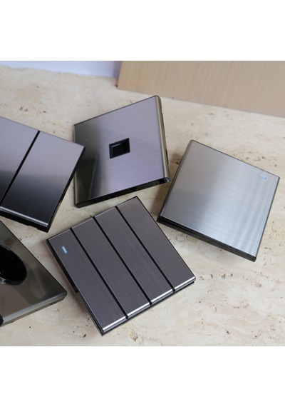 MERALLI INOX topraklı güç prizi, hakiki fırçalanmış paslanmaz çelik, çerçevesiz 86×86 Modüler  kasa dahil