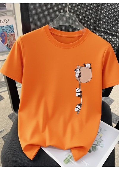 Sevimli Panda Grafikli İpli Cep Detaylı Kısa Kollu Oversize Unisex Bisiklet Yaka Tişört Turuncu Sevimli Panda Grafikli İpli Cep Detaylı Kısa Kollu Oversize Unisex Bisiklet Yaka Tişört Turuncu