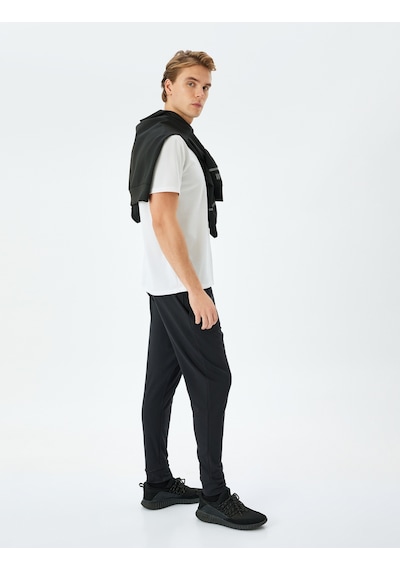 Koton Beli Bağcıklı Cep Detaylı Jogger Spor Eşofman Altı Siyah 5sam40041nk Siyah Koton Beli Bağcıklı Cep Detaylı Jogger Spor Eşofman Altı Siyah 5sam40041nk Siyah