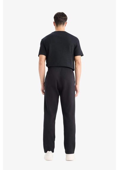 DeFacto Regular Fit Eşofman Altı İçi Polarlı Basic Düz Cepli Beli Bağcıklı Düz Paça D7836AX25SPBK81 DeFacto Regular Fit Eşofman Altı İçi Polarlı Basic Düz Cepli Beli Bağcıklı Düz Paça D7836AX25SPBK81