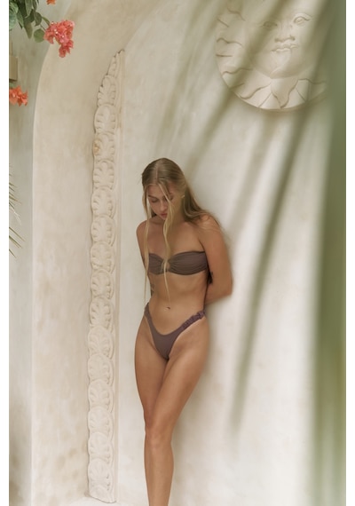 Mai Collection Mai Studios Co. Zahira Yan Büzgü Detaylı Brezilyan Kahve Bikini Altı Kahve