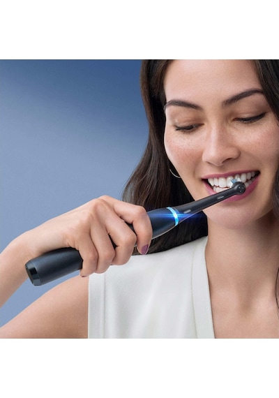 Oral-B iO7 Şarjlı Diş Fırçası Seti 2'li Siyah - Beyaz
