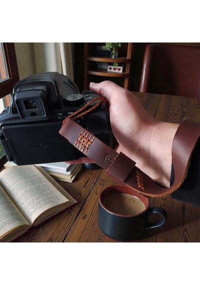 Hakiki Deri El Yapımı Fotoğraf Makinesi Bilek Askısı - 2 Cm Genişlik 2 Mm Kalınlık Kızıl Kahve Kamera Bilekliği Kahverengi