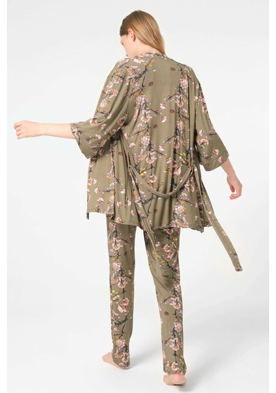 Man5792-1013 Anıl Ev Giyim Man5792 Anıl 5792 İp Askılı V Yaka Viskon Çiçek Desenli Kışlık Örme Normal Bel Bağlamalı Dantel Detaylı Pijama Takımı Sabahlık Yeşil Man5792-1013 Anıl Ev Giyim Man5792 Anıl 5792 İp Askılı V Yaka Viskon Çiçek Desenli Kışlık Örme Normal Bel Bağlamalı Dantel Detaylı Pijama Takımı Sabahlık Yeşil