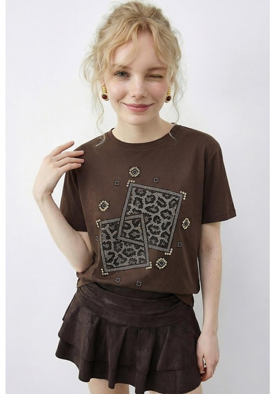 Shade Kadın Taş Baskılı Leopar Desenli Bisiklet Yaka Regular Fit T-shirt 2209 60283975 - Kahverengi