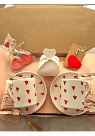 Kalpli Fincanlı Romantik Kahve Hediye Seti Kalpli Anahtarlık & Lokum & Kalpli Mumlu -