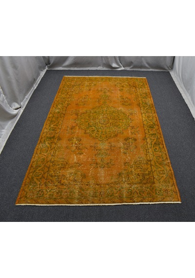 Zehra Abla Halı Vintage El Dokuma Overdye Tek Renk Turuncu Göbekli Yün Halı 7165 Çok Renkli