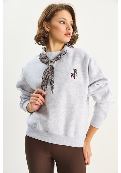 Shade Kadın Fular Detaylı Ceylan Nakışlı Üç İplik Şardonlu Oversize Sweatshirt 6916 60283615 - Gri