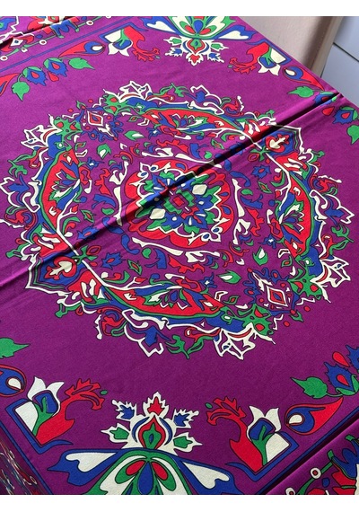 Kolay Temizlenebilir Renkli Cıvıl Cıvıl Desenli Masa Örtüsü 170x170 Cm Fuşya