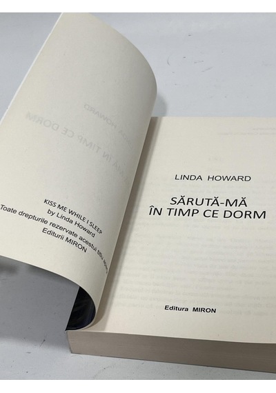 Saruta-ma İn Timp Ce Dorm - Linda Howard Kitap Romence