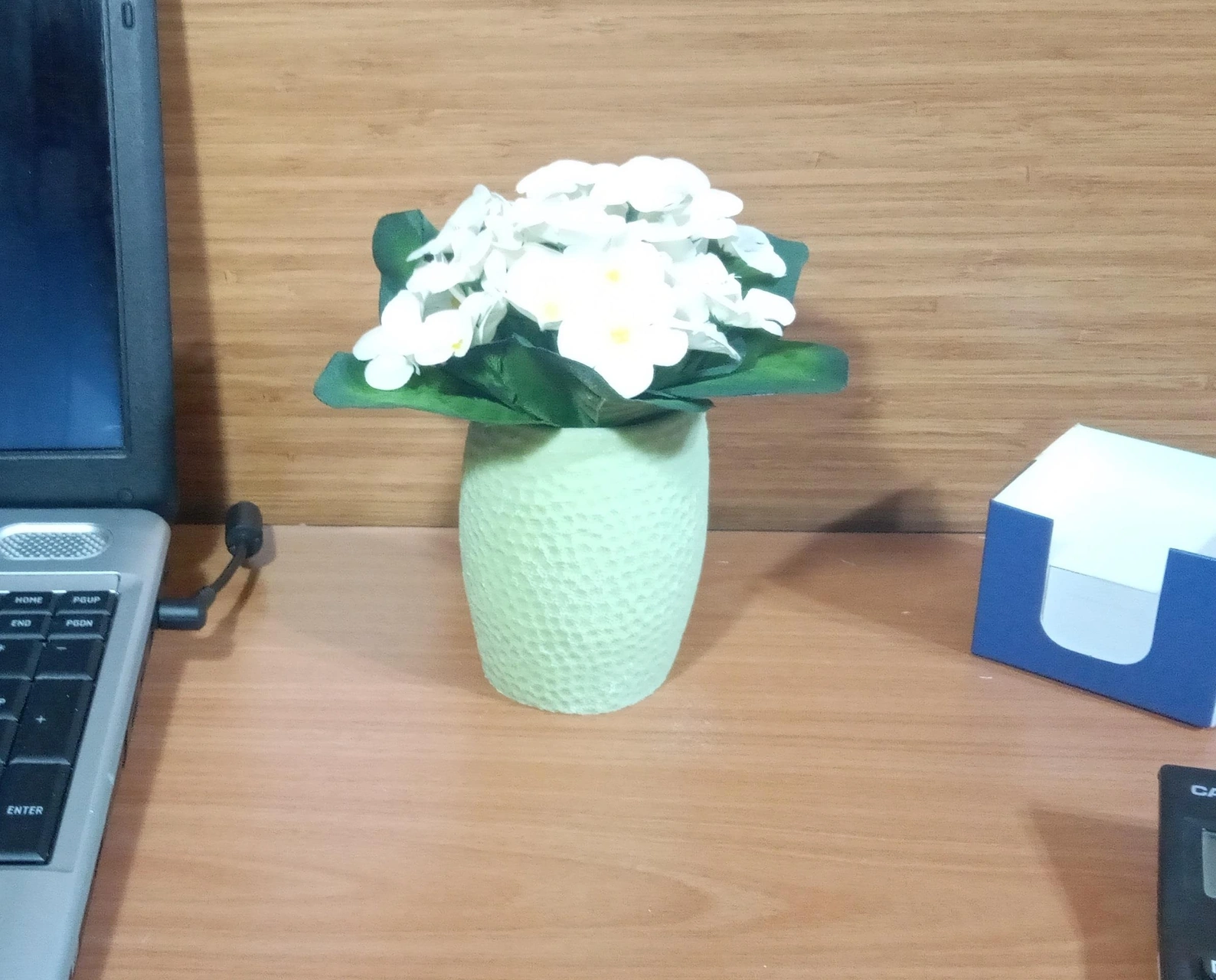 2 Adet Vazo Dahil,vazoda Çiçek,beyaz Yapay Çiçek,vazo Yeşil Petek Desenli Poliresin 8x8x15cm Çok Renkli