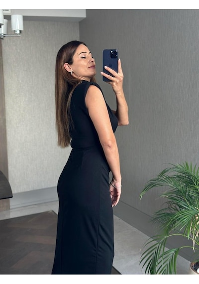 Efnaz Style Kadın Bisiklet Yaka Vatkalı Broş Detay Kısa Kol Midi Boy Elbise Siyah