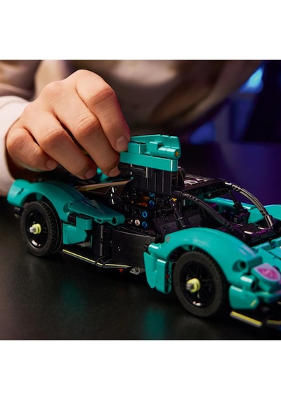 LEGO® Technic Aston Martin Valkyrie 42208 - 9 Yaş ve Üzeri Çocuklar için Yaratıcı Oyuncak Araba Yapım Seti (707 Parça)