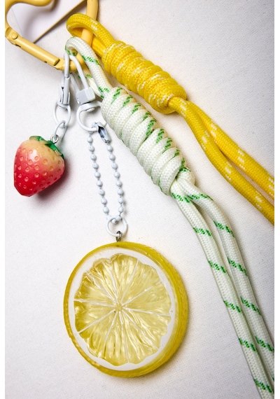 Standart Sarı Limon Ve Çilek Detaylı Çoklu Objeli Tasarım Charm Anahtarlık