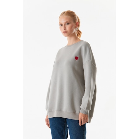 Fullamoda Kalp Nakışlı Bisiklet Yaka Oversize Sweatshirt 25kgb7197207132-gri Gri