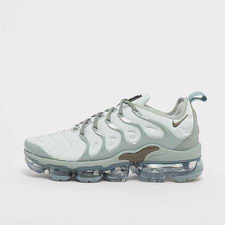 light grey vapormax plus