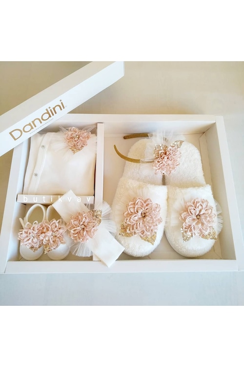 Dandini Kız Bebek Tulumlu Lohusa Terlik Taç 5�li Seti