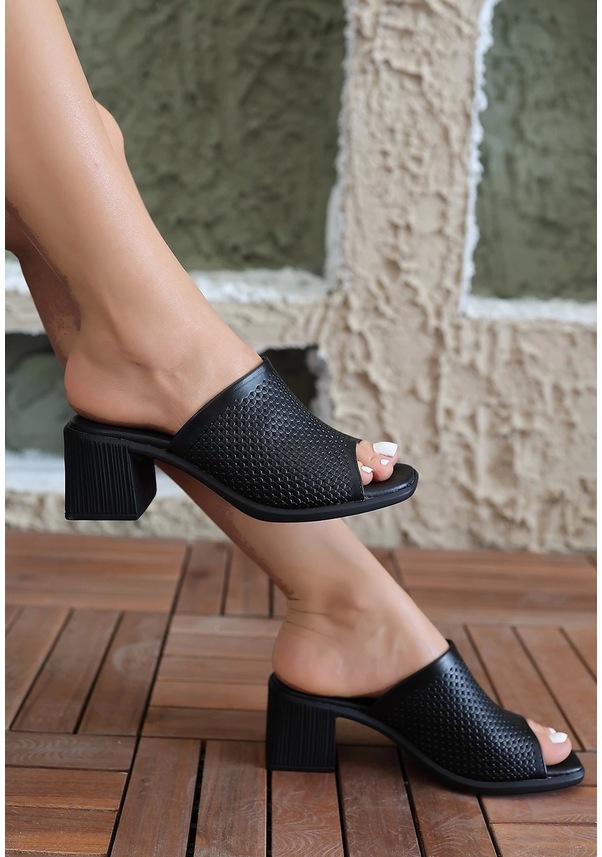 Resim Zanna Siyah Cilt Topuklu Terlik Çok Renkli 