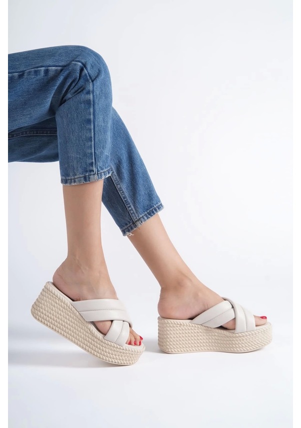 Resim Joymıx Dolgu Topuklu Ortopedik Taban Hasır Görünümlü Kadın Terlik Kt Krem Krem 