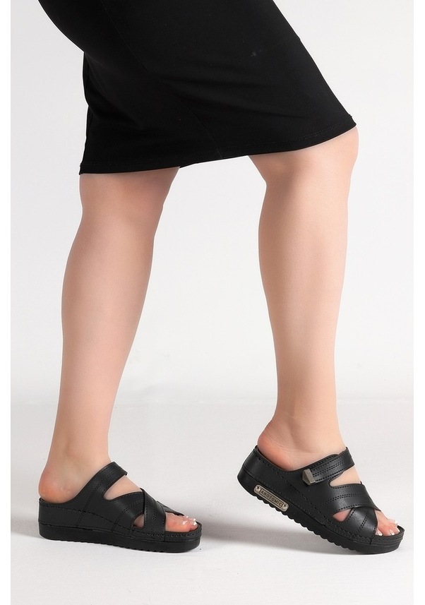 Resim Woggo Ary 07-072 Günlük Cırtlı 5 Cm Topuk Kadın Terlik Siyah-Siyah 