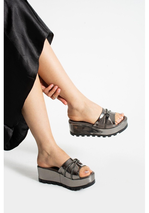 Resim Platin Biye Dolgu Topuklu Kadın Terliği Yüksek Taban Terlik Platin 