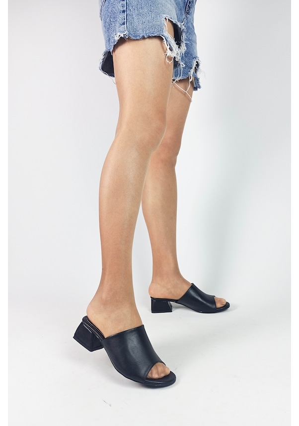 Resim Siyah Renk Kalın Topuklu Kadın Terlik Siyah 