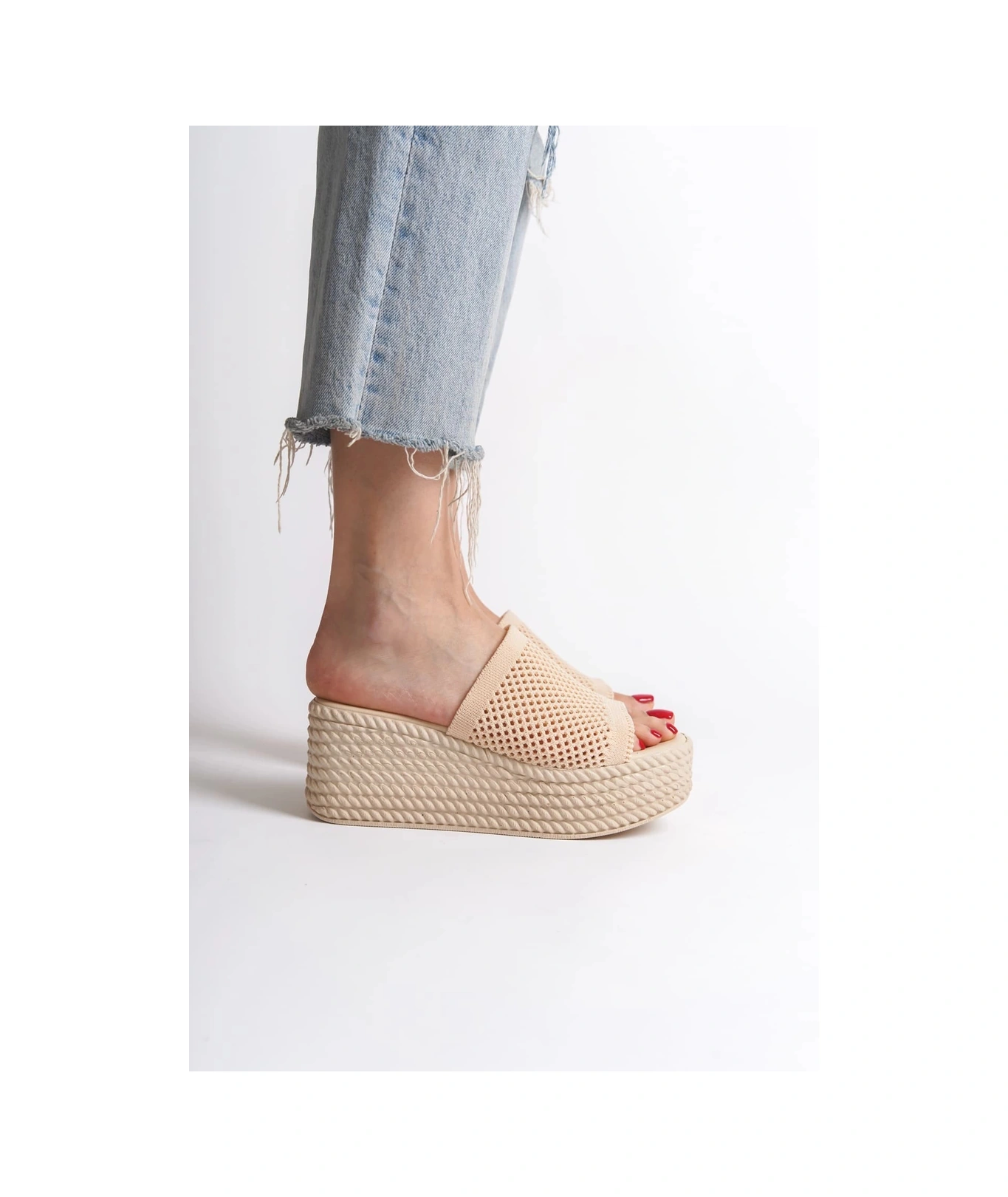 Resim Marla Dolgu Topuklu Ortopedik Taban Hasır Görünümlü Triko Kadın Terlik Tkt - Ten Krem 