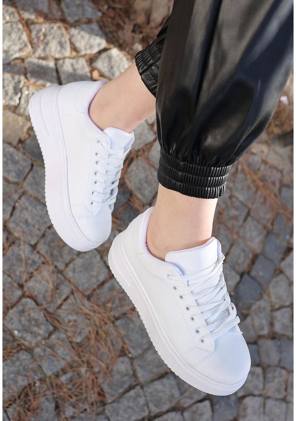 Resim Leran Beyaz Cilt Bağcıklı Spor Ayakkabı Çok Renkli 