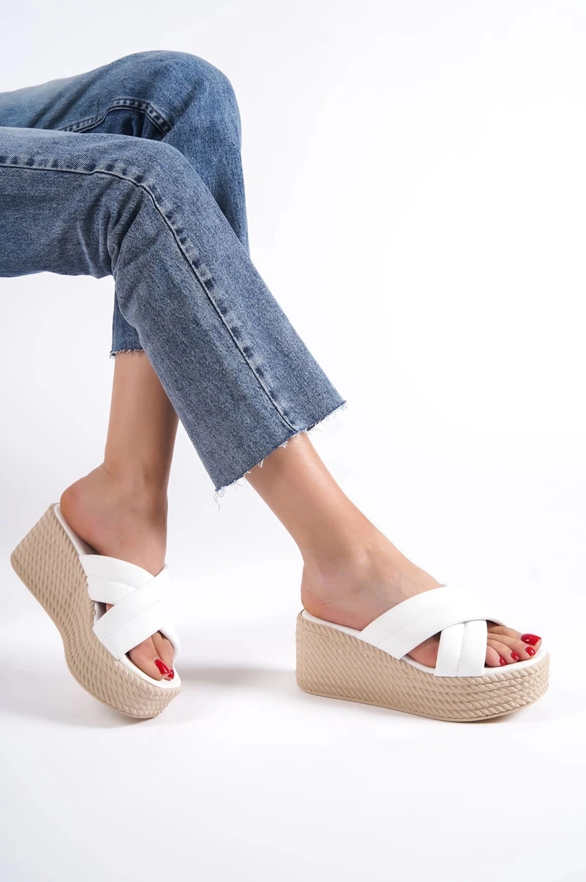 Resim Joymıx Dolgu Topuklu Ortopedik Taban Hasır Görünümlü Kadın Terlik Ckt - Beyaz Beyaz 