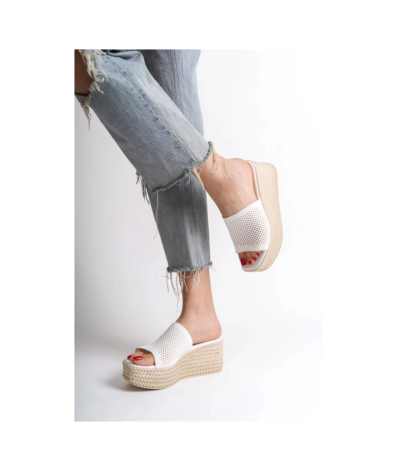 Resim Marla Dolgu Topuklu Ortopedik Taban Hasır Görünümlü Triko Kadın Terlik Tkt - Beyaz Beyaz 