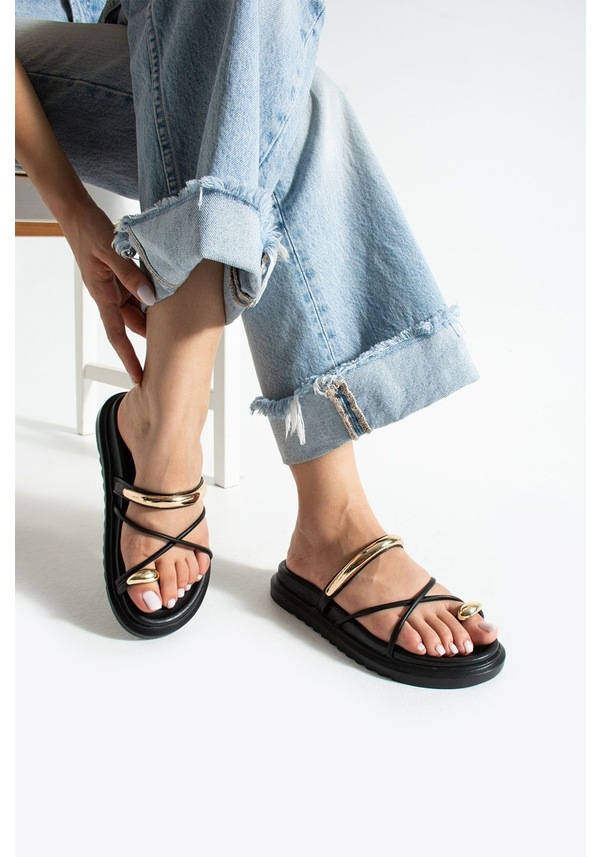 Resim Tatum Kadın Kahverengi Trend Çapraz Bant Rahat Tabanlı Altın Detaylı Parmak Arası Terlik - Sandalet Siyah 