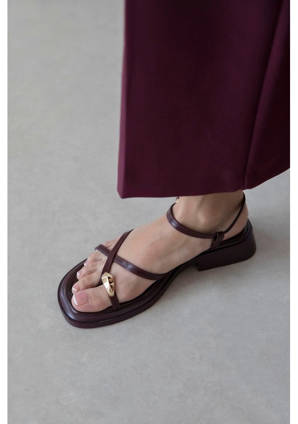 Resim Sarah Parmak Arası Yüzük Taş Detaylı Kadın Sandalet Bordo Bordo 