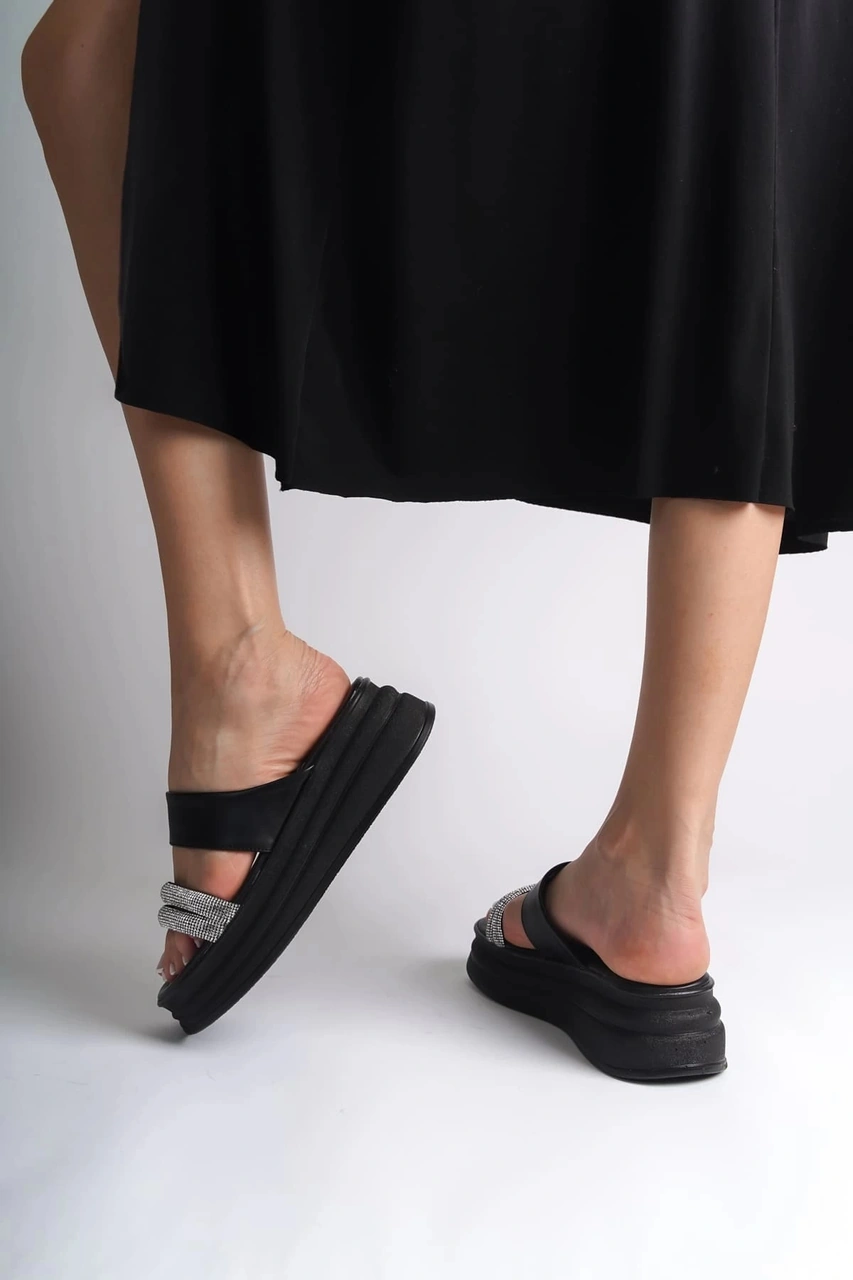 Resim Sarah Düz Topuklu Taşlı Şeritli Kalın Ve Ortopedik Taban Kadın Terlik Cst - Siyah Siyah 