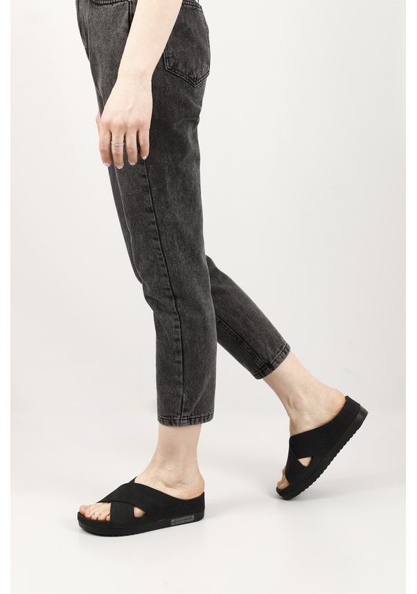 Resim Gönderi R Siyah Dolgu Topuk Çapraz Bantlı Comfort Terlik Siyah 