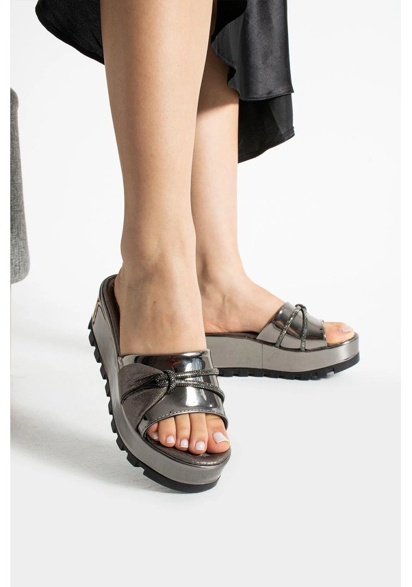 Resim Platin Biye Dolgu Topuklu Kadın Terliği Yüksek Taban Terlik Platin 