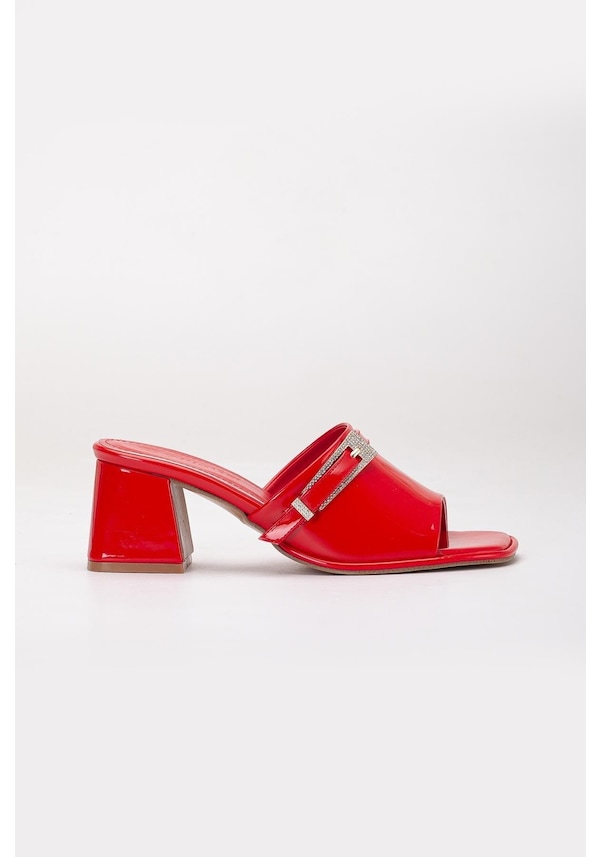 Resim Büyük Beden Kadın Topuklu Terlik Kırmızı Rugan Yüzlü Taşlı Tokalı-3880 Kırmızı 