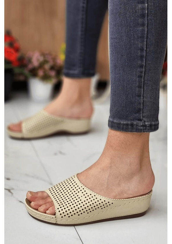 Resim Suçi Kadın Şık Lazer Desenli Günlük Ortopedik Taban Terlik Misafir Genç Anne Dışarı Ev Terliği Bej 