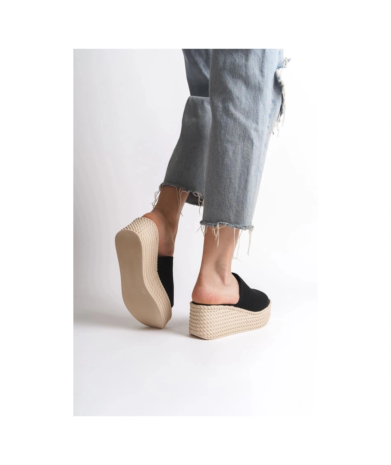 Resim Marla Dolgu Topuklu Ortopedik Taban Hasır Görünümlü Triko Kadın Terlik Tkt - Siyah Siyah 