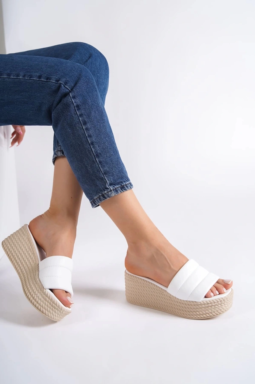 Resim Reına Dolgu Topuklu Ortopedik Taban Hasır Görünümlü Kadın Terlik Ckt - Beyaz Beyaz 