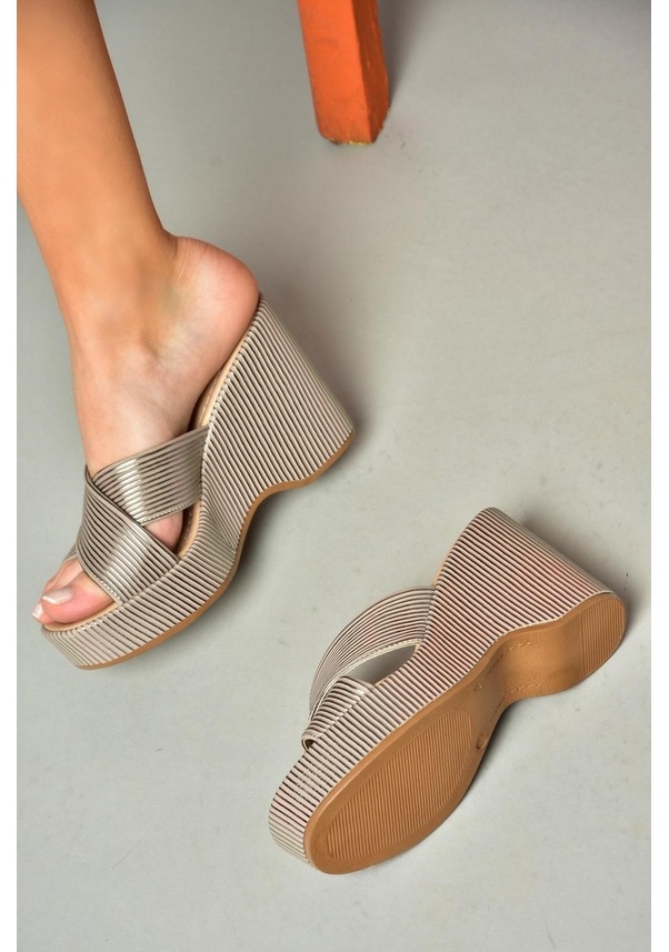 Resim Fox Shoes S250101409 Platin Dolgu Tabanlı Kadın Terlik Platin 