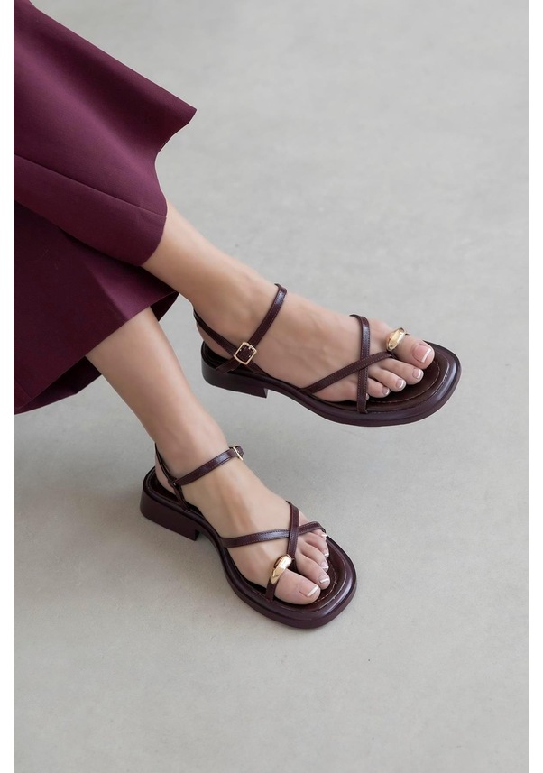 Resim Sarah Parmak Arası Yüzük Taş Detaylı Kadın Sandalet Bordo Bordo 