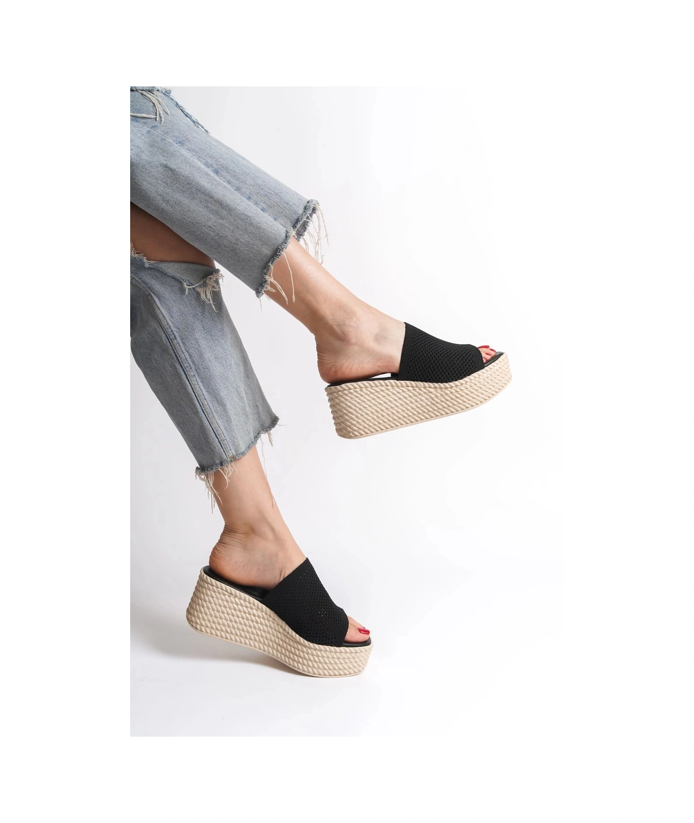 Resim Marla Dolgu Topuklu Ortopedik Taban Hasır Görünümlü Triko Kadın Terlik Tkt - Siyah Siyah 