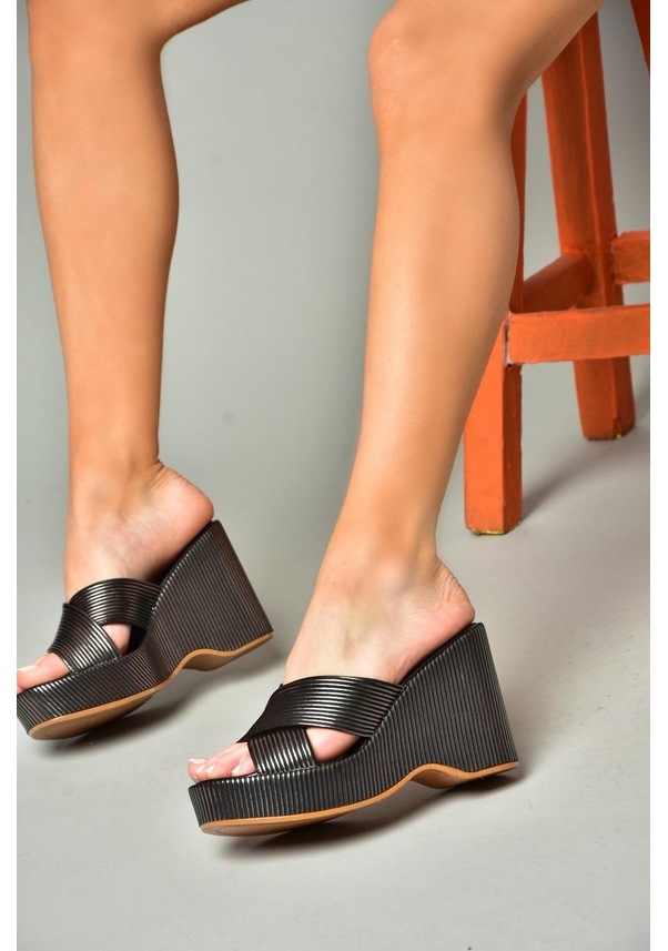 Resim Fox Shoes S250101409 Siyah Dolgu Tabanlı Kadın Terlik Siyah 