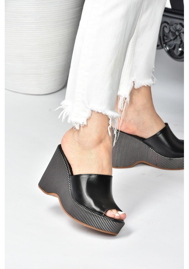 Resim Fox Shoes Siyah Dolgu Topuklu Kadın Terlik K250101509 