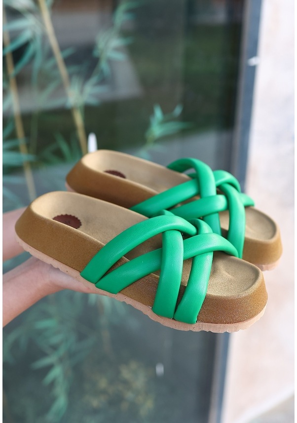 Resim Tenda Yeşil Cilt Terlik 