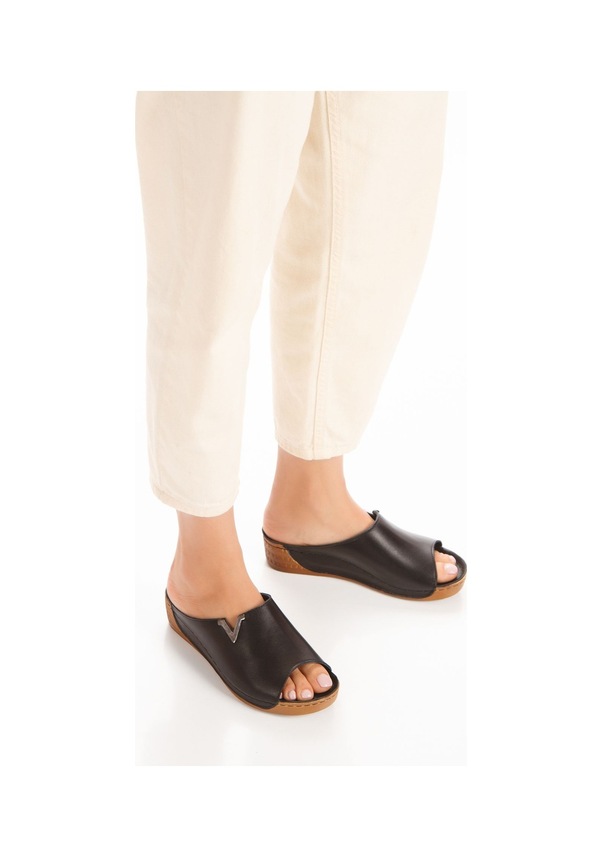 Resim İç Dış Hakiki Deri Yumuşak Dolgu Taban Topuksuz Kadın Terlik Siyah 