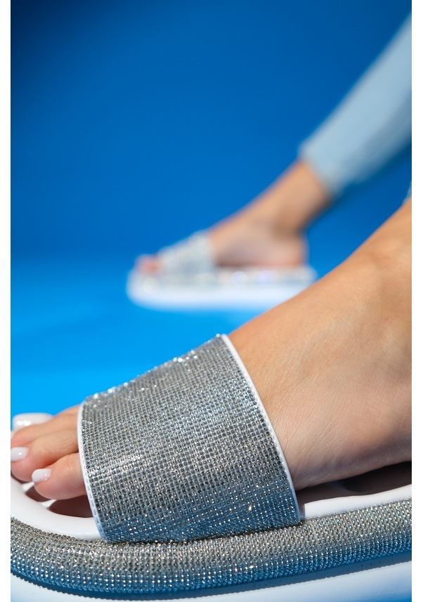 Resim Luvishoes Oeste Beyaz Taşlı Tek Bantlı Kalın Tabanlı Kadın Terlik Beyaz 