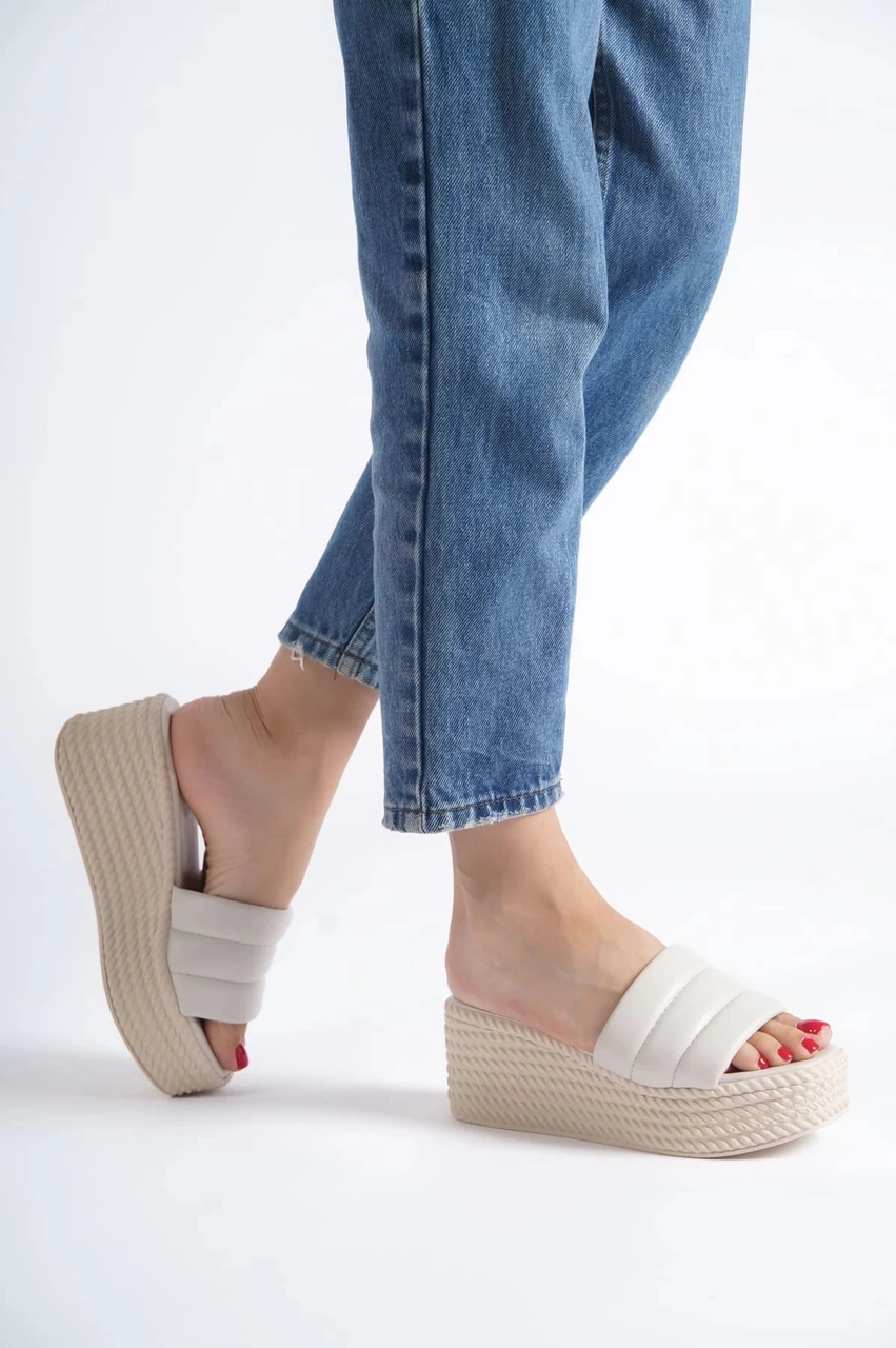 Resim Reına Dolgu Topuklu Ortopedik Taban Hasır Görünümlü Kadın Terlik Ckt - Krem Krem 