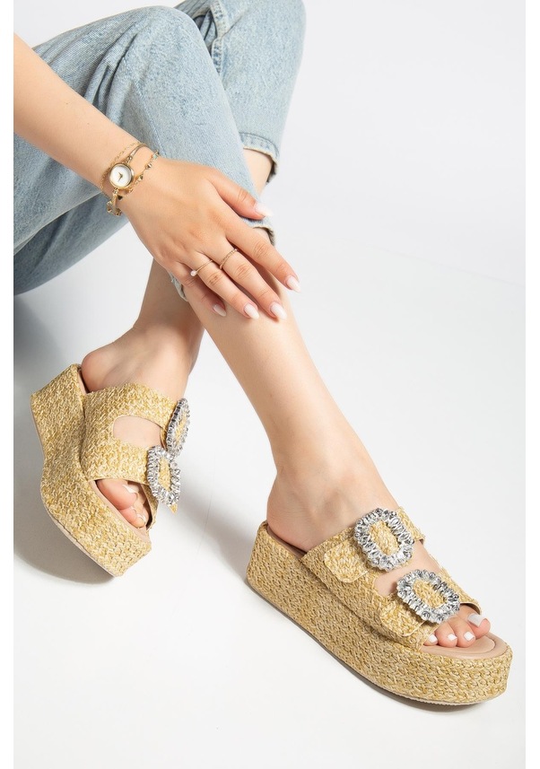 Resim Kadın Dolgu Topuklu Terlik Bej İki Bantlı Kare Taşlı Tokalı Kaplama Taban-4048 Bej 